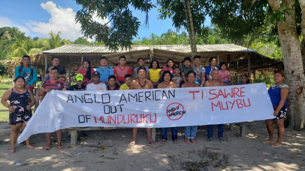 Manifestação do povo Munduruku na TI Sawre Muybu contra a presença da Anglo American e da mineração em seu território. Foto: Beka Munduruku/coletivo audiovisual da TI Sawré Muybu